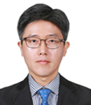 이OO 교수 사진